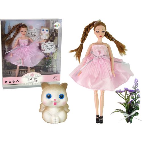 Lutka Emily u roza haljini s macom i cvijećem slika 1