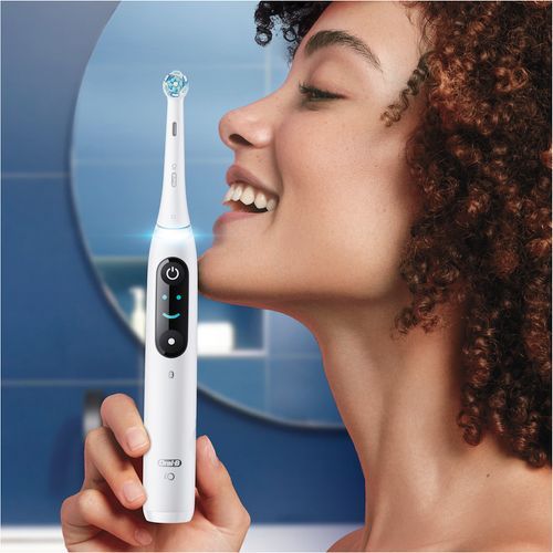 Oral-B električna četkica iO 9 white alabaster slika 5