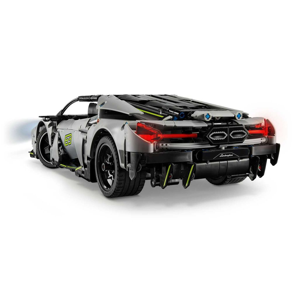 LEGO 42214 Lamborghini Revuelto slika 6