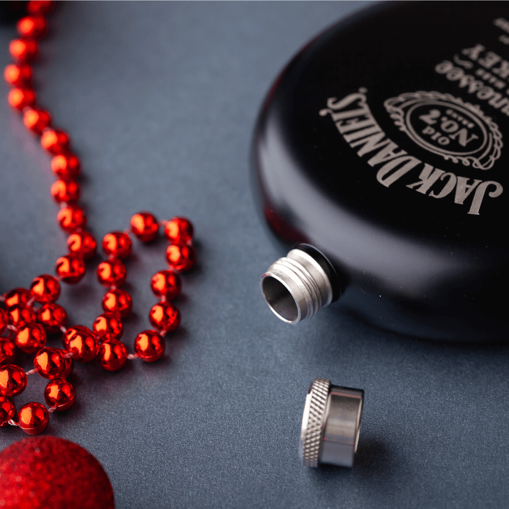Poklon set Jack Daniel's 913-1954 ploska okrugla (240ml), 4x čašice i lijevak slika 5