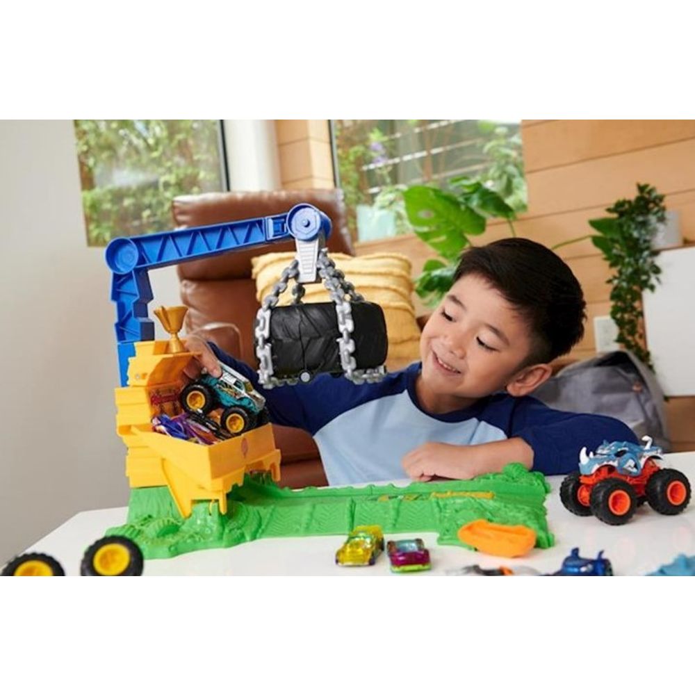 Hot Wheels HTP18 Monster Trucks Chargin’ Challenge slika 5