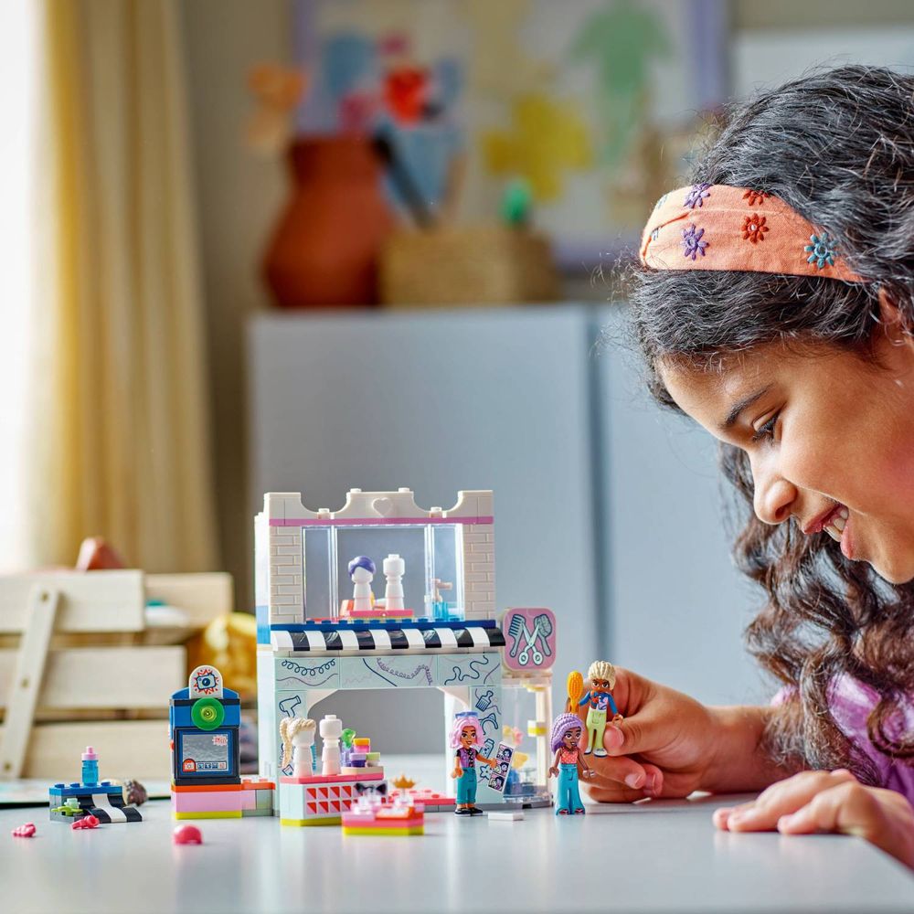 LEGO 42662 Frizerski salon i prodavnica dodataka slika 12