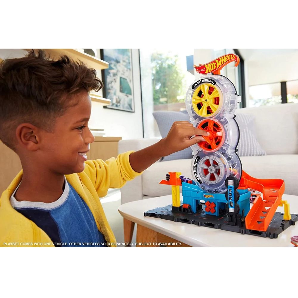 Hot Wheels City Set za igru Super Twist Tire Shop slika 5