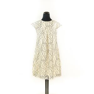 Modna kućica Dizzy Minimalistička haljina od čipke 