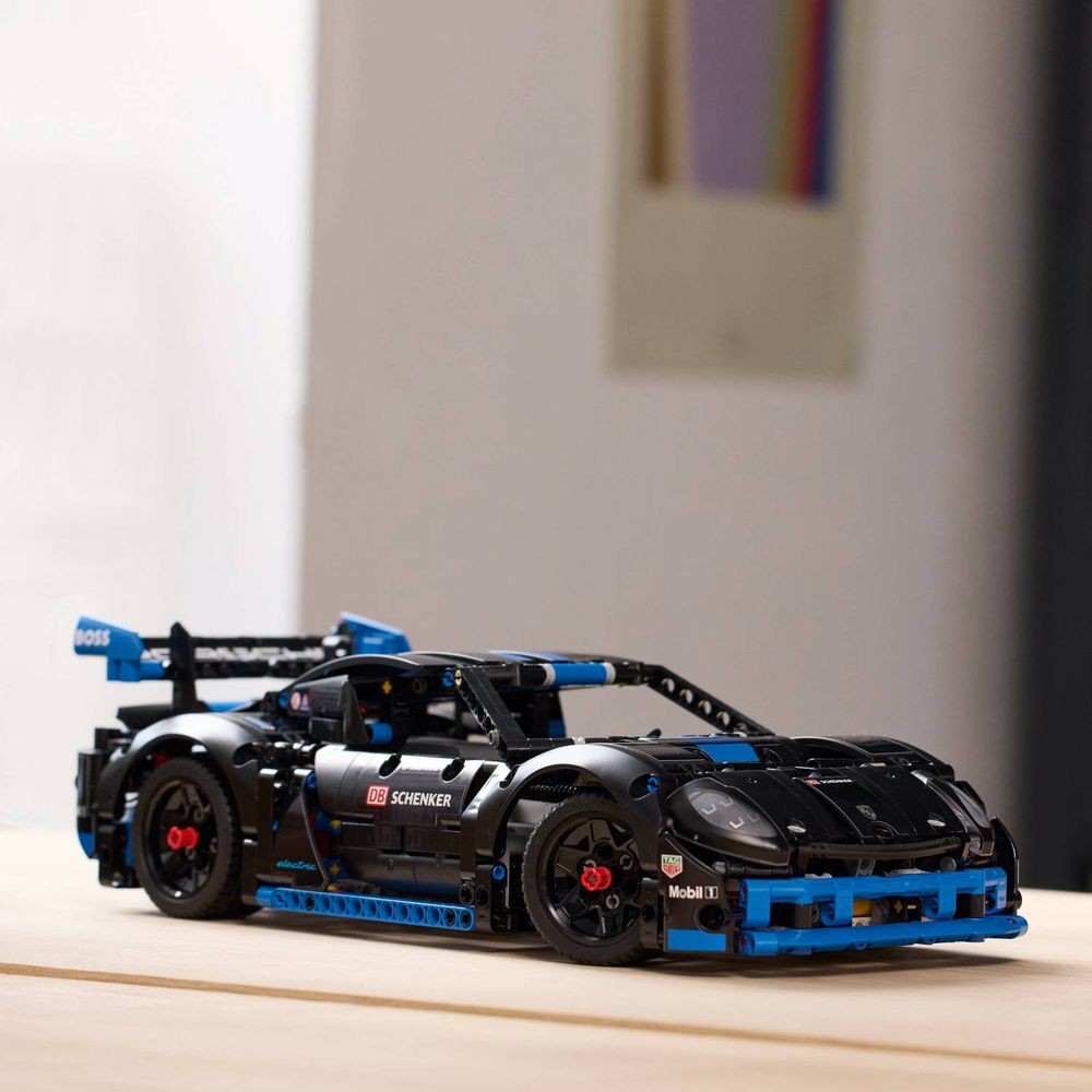 LEGO 42176 Porsche GT4 e-Performance slika 10