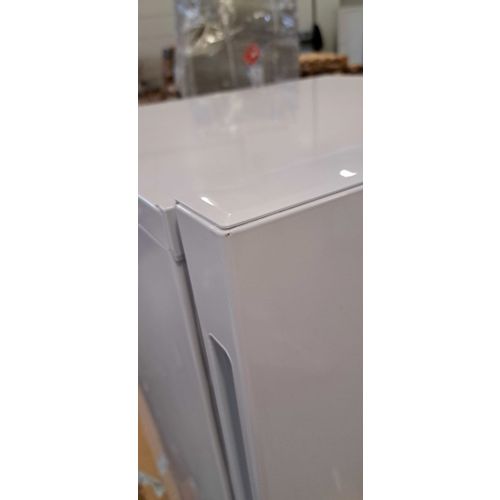 Beko RFSA240M41WN Vertikalni zamrzivač 240 L, Visina 150.8 cm - OGREBAN slika 3