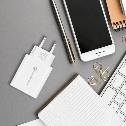 Forcell Putni punjač s USB C utičnicom i Type C kabelom - 3A 25W s PD i QC 4.0 funkcijom slika 5