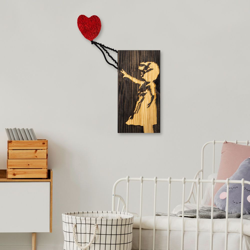 Dekorativni Drveni Zidni Ukras 'Banksy - 15-1' u Boji Oraha sa Crvenim Detaljima slika 2