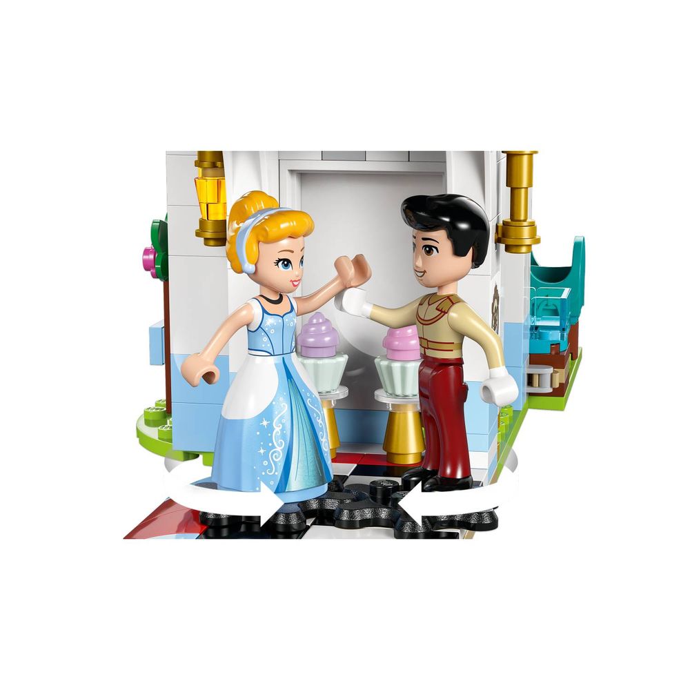 LEGO 43275 Pepeljugin dvorac i kočija sa konjem slika 5