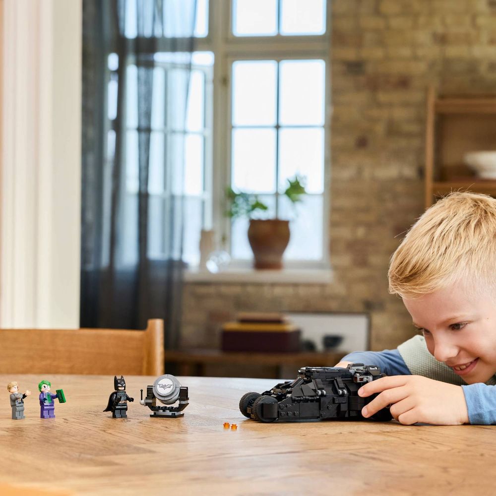 LEGO 76303 Batman™  sa Tumblerom protiv Two Facea™ i Jokera™ slika 7