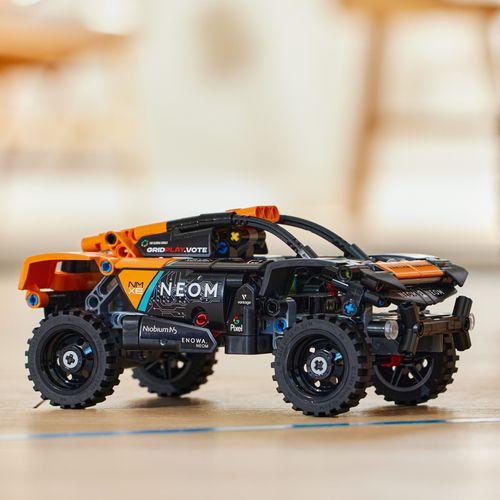 LEGO® TECHNIC™ 42166 Trkaći automobil NEOM McLaren Extreme E slika 2