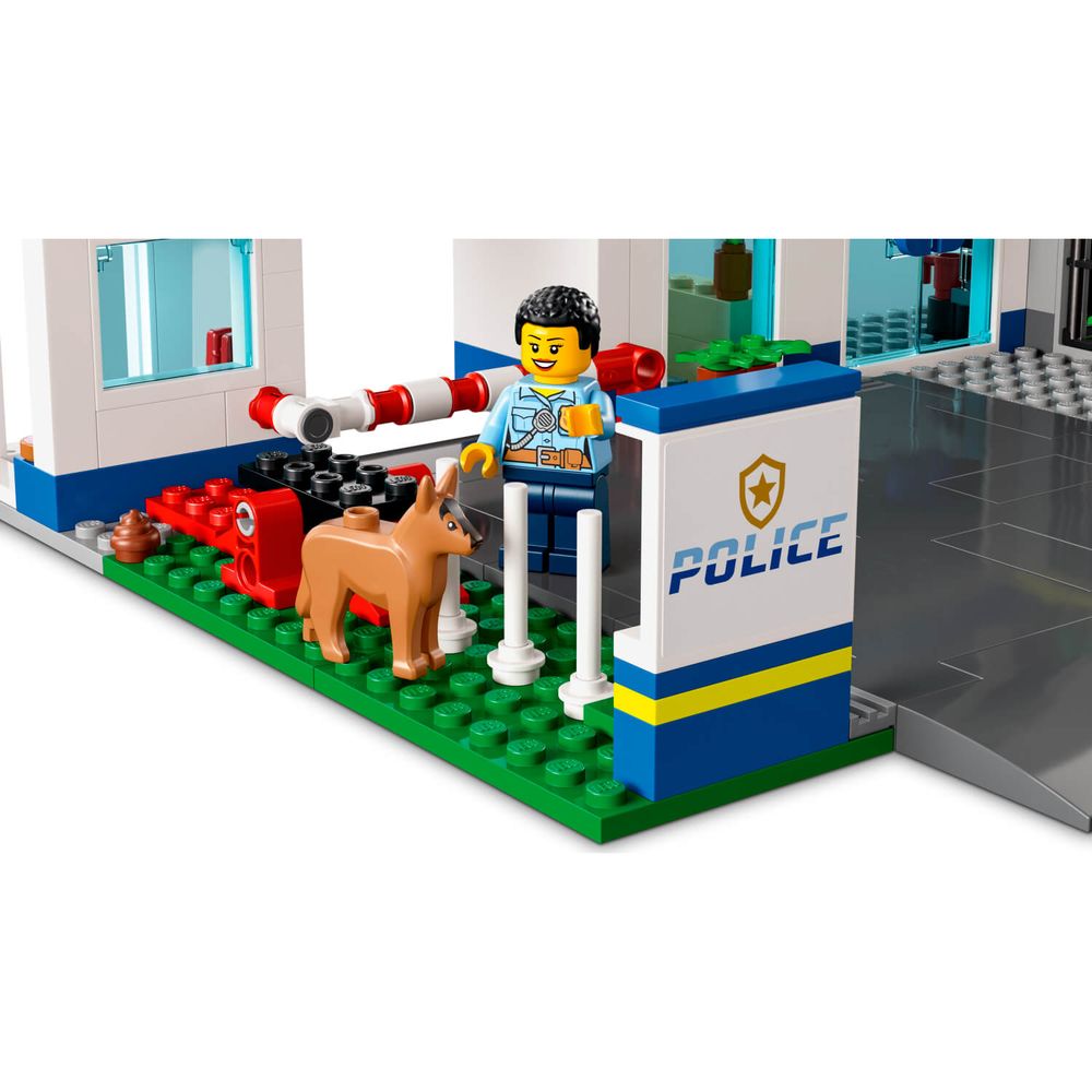 LEGO 60316 Policijska stanica slika 7