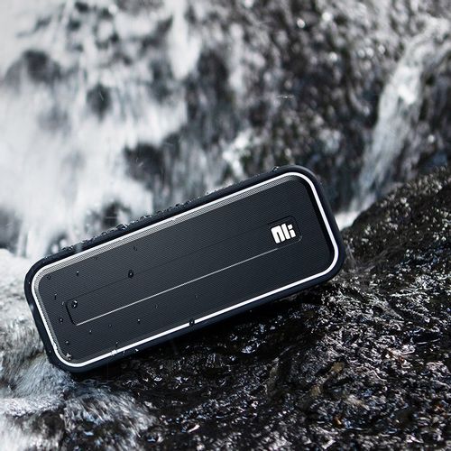 Nillkin Traveler W2 prijenosni bežični Bluetooth 5.0 zvučnik 2x 20 W (40 W) TWS vodootporni IPX7 crni slika 6