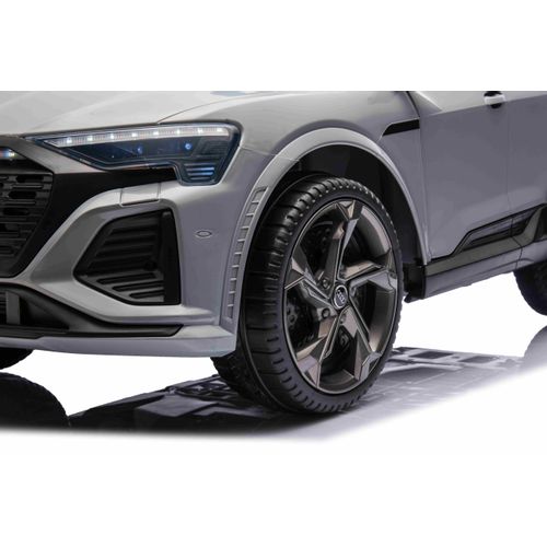 Licencirani auto na akumulator Audi SQ8 - sivi slika 4