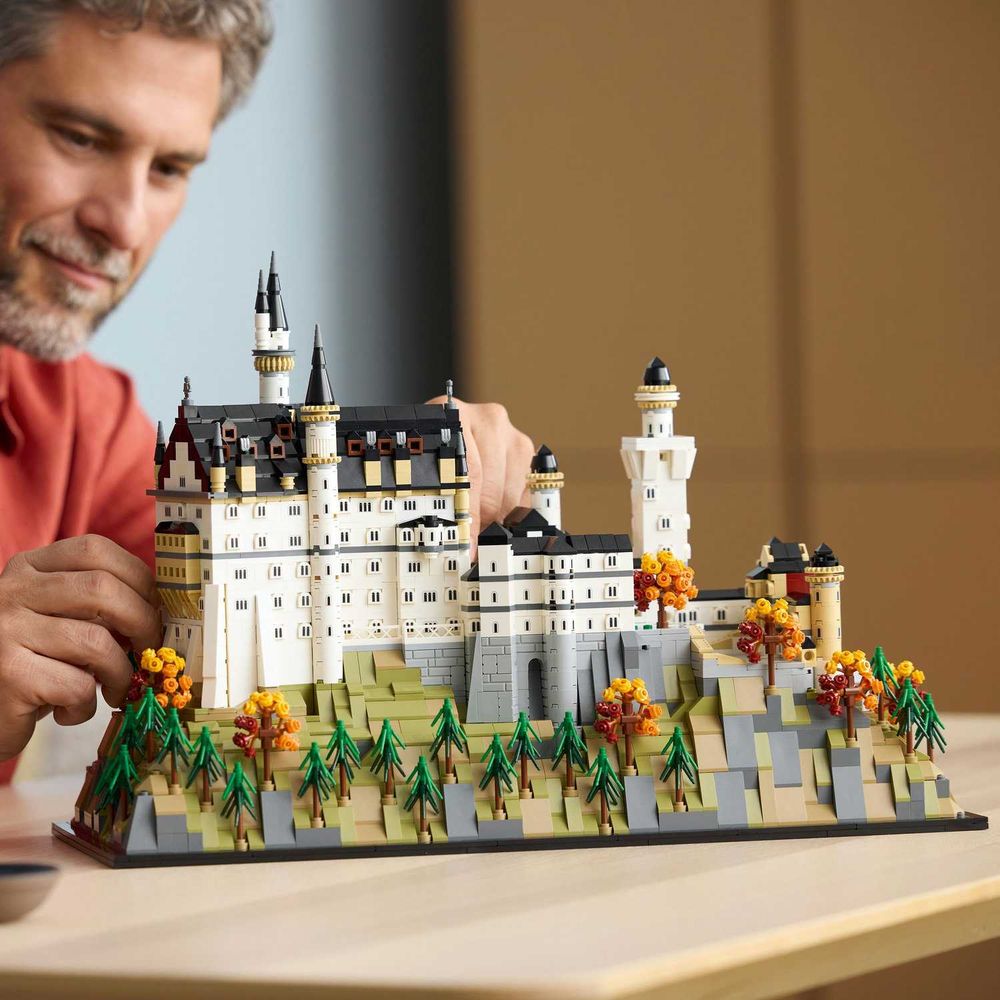 LEGO 21063 Neuschwanstein Castle slika 4
