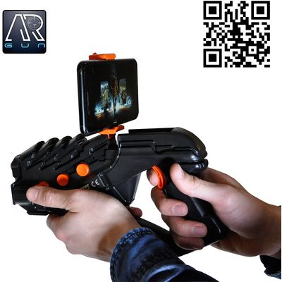<p></p><p>AR konzola (Augmented Reality) je zabavan gadget koji radi sa vašim pametnim telefonom i služi za igranje mobilnih igara. Preuzmite AR GUN aplikaciju (app store, google play) , spojite AR konzolu putem Bluetootha s pametnim telefonom i akcija...
