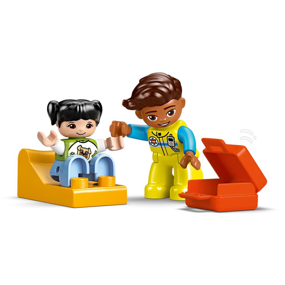 LEGO 10447 Kola hitne pomoći i vozač slika 3