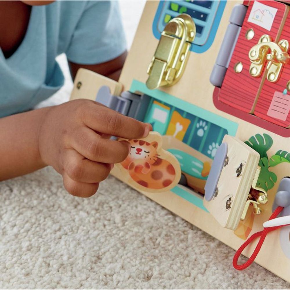 Hape Drvena edukativna igračka Lock & Learn Playboard slika 7