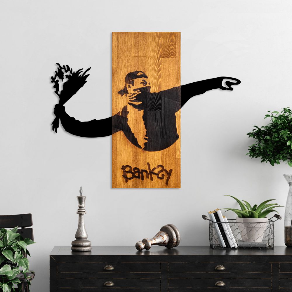 Banksy - Cvjećar Bacač, Ukrasni Drveni Zidni Panel u Boji Oraha i Crnoj slika 1