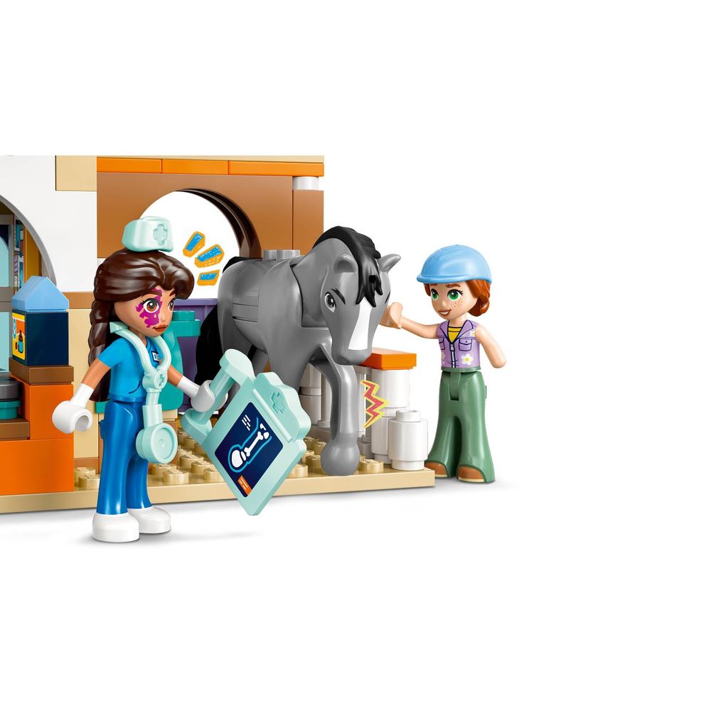 LEGO 42651 Veterinarska klinika za konje i ljubimce slika 5