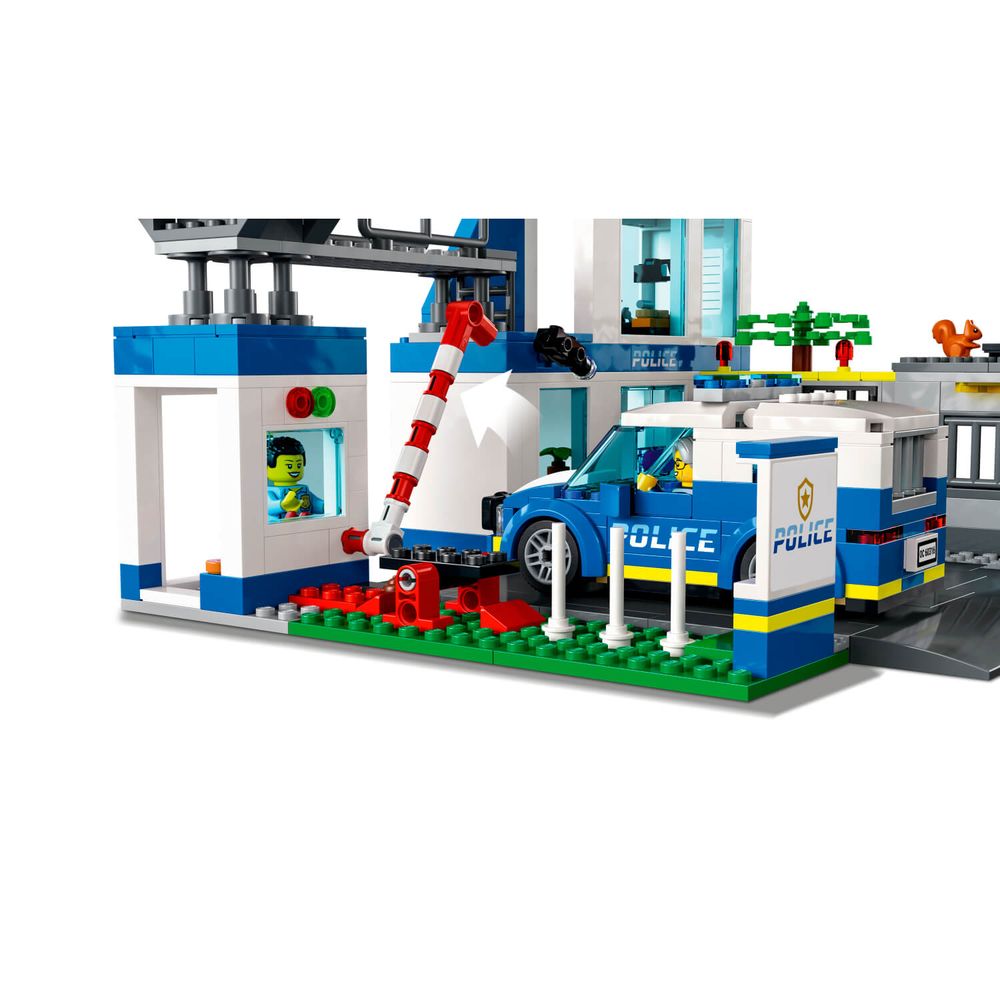 LEGO 60316 Policijska stanica slika 8
