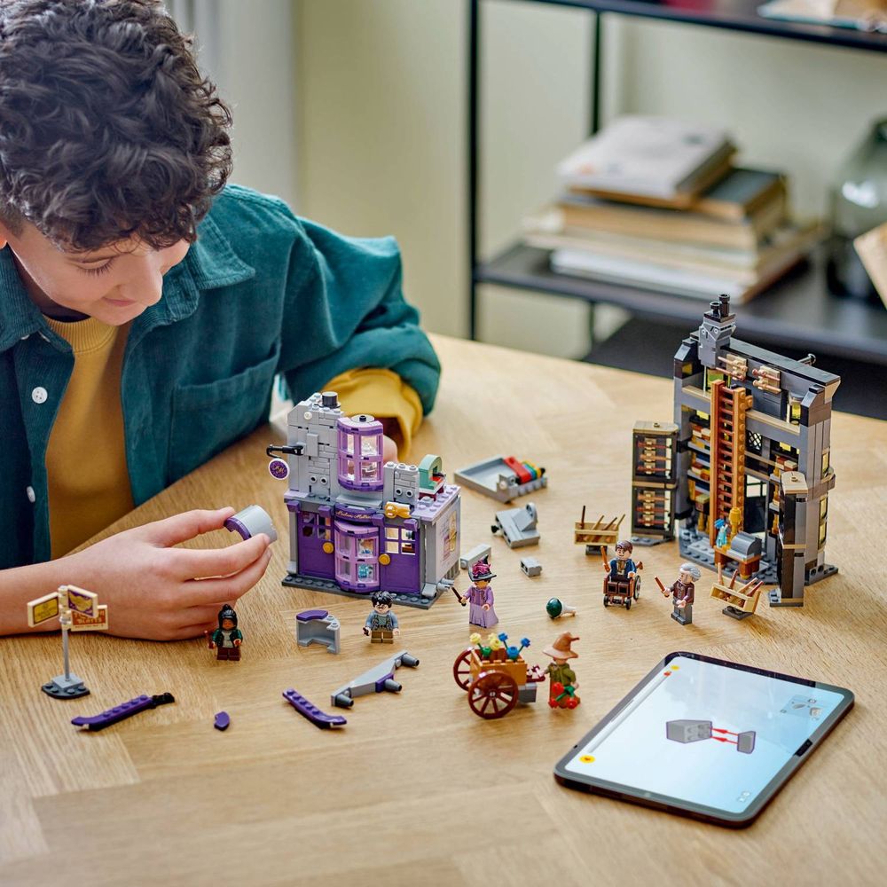 LEGO 76439 Prodavnica Olivandera i Butik Madam Malkin slika 10