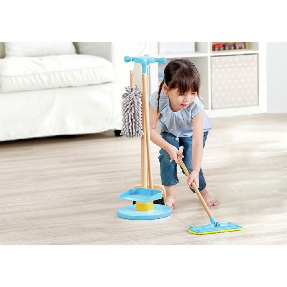 Hape Drveni dječiji set za čišćenje Clean Up Broom Set slika 5