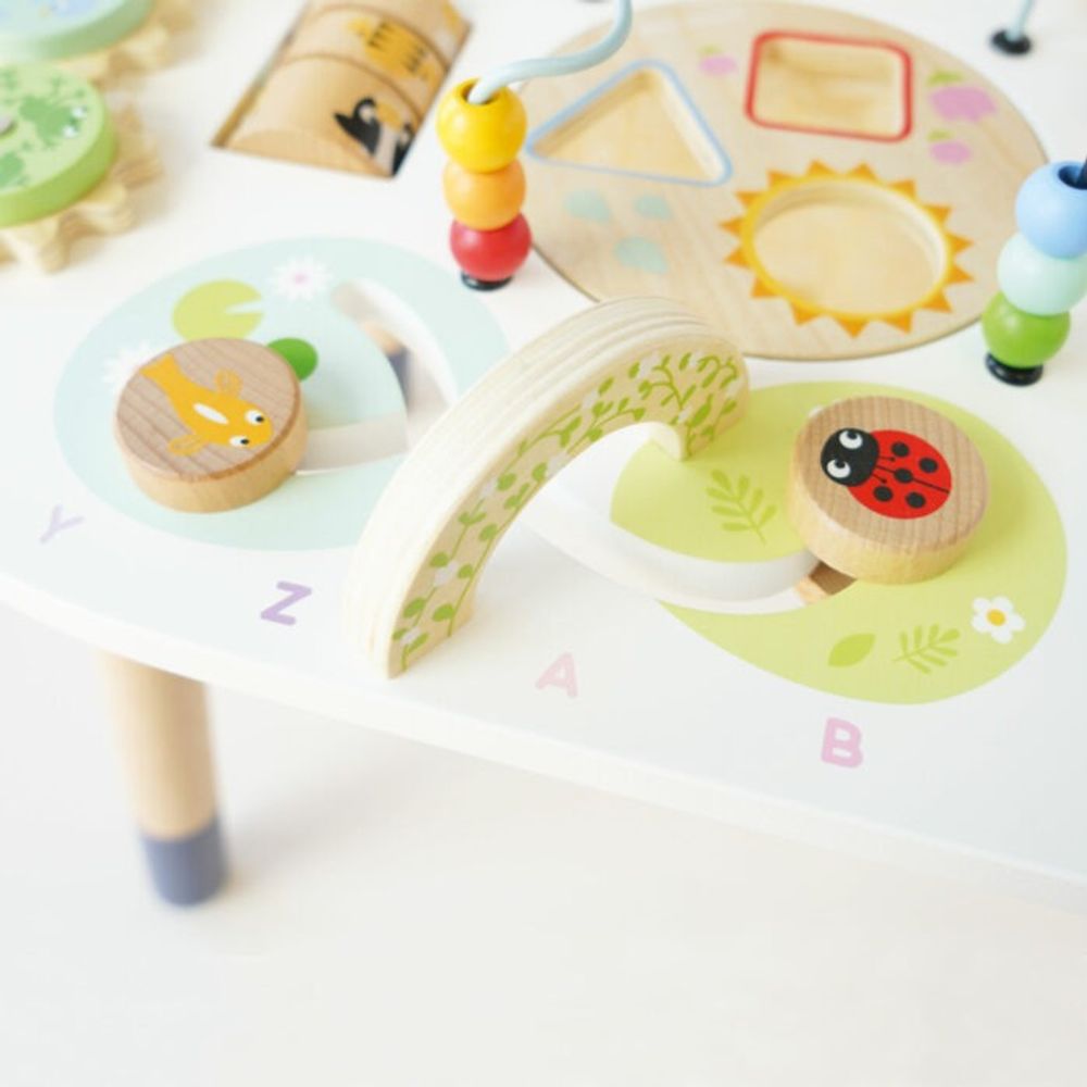 Le Toy Van Drveni Montessori aktivni stolić slika 9
