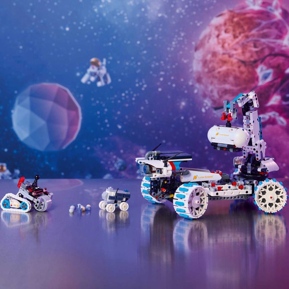 LEGO 42211 Lunar Outpost® Moon Rover slika 7
