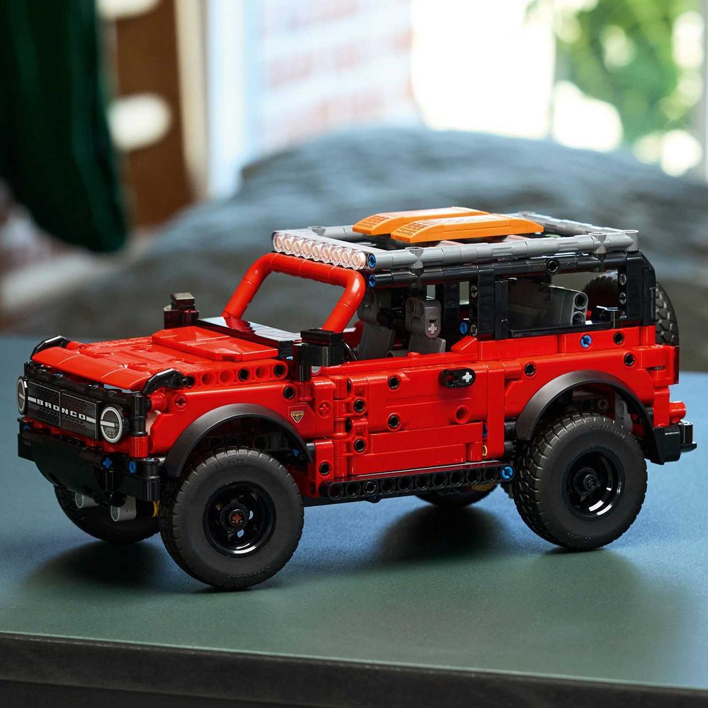 LEGO 42213 Ford Bronco® SUV slika 7