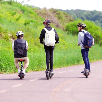 Klasični vs. električni romobili: Koji je pravi izbor za tebe?