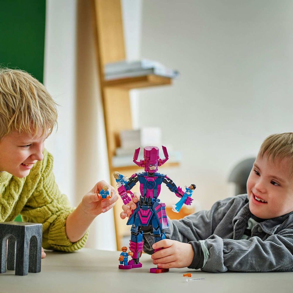 LEGO 76316 Fantastic Four vs. Galactus Construction Figure slika 7