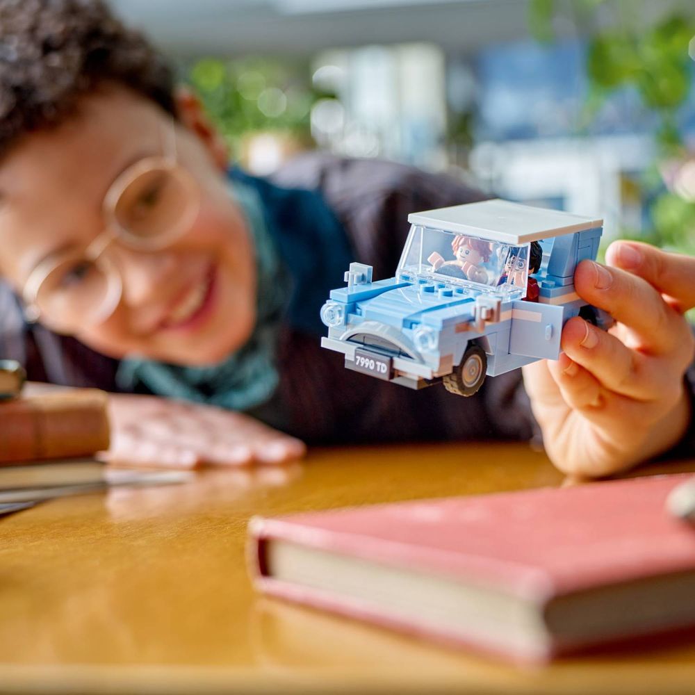 LEGO 76424 Leteći Ford Anglia slika 8