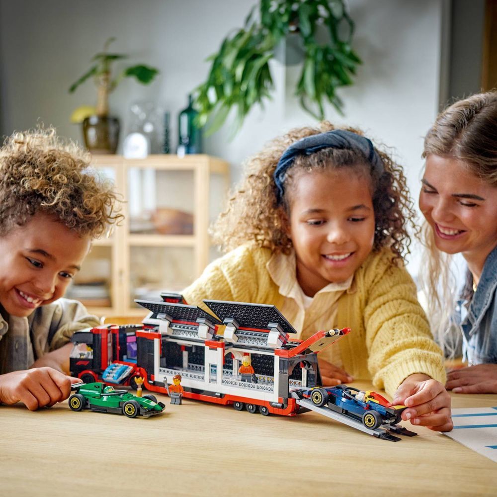 LEGO 60445 Kamion za F1® sa autima RB20 i AMR24 za F1® slika 10