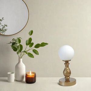 Olimpiyat Eskitme Bijela Stona Lampa sa Zlatnim Detaljima