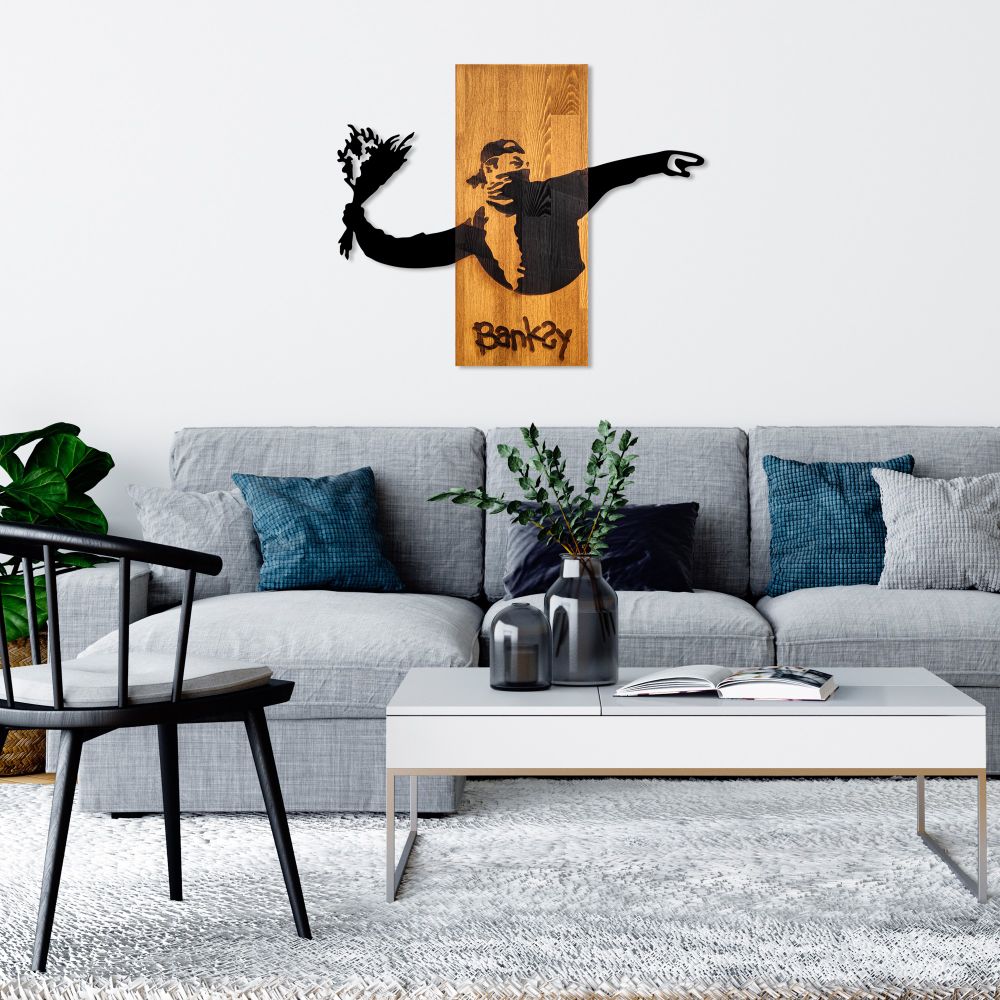Banksy - Cvjećar Bacač, Ukrasni Drveni Zidni Panel u Boji Oraha i Crnoj slika 4