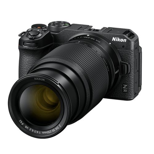 NIKON Dig Z30 + 18-140mm f/3.5-6.3 VR DX slika 6