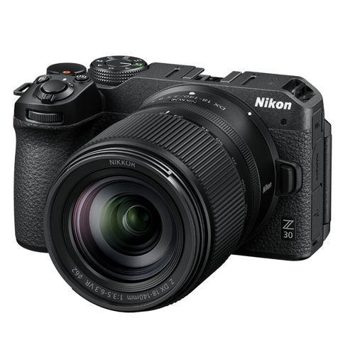 NIKON Dig Z30 + 18-140mm f/3.5-6.3 VR DX slika 9