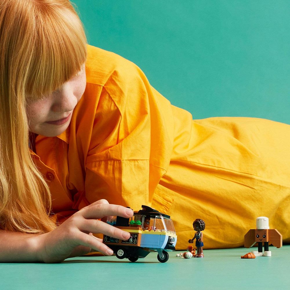 LEGO 42606 Pokretna pekarska kolica slika 9