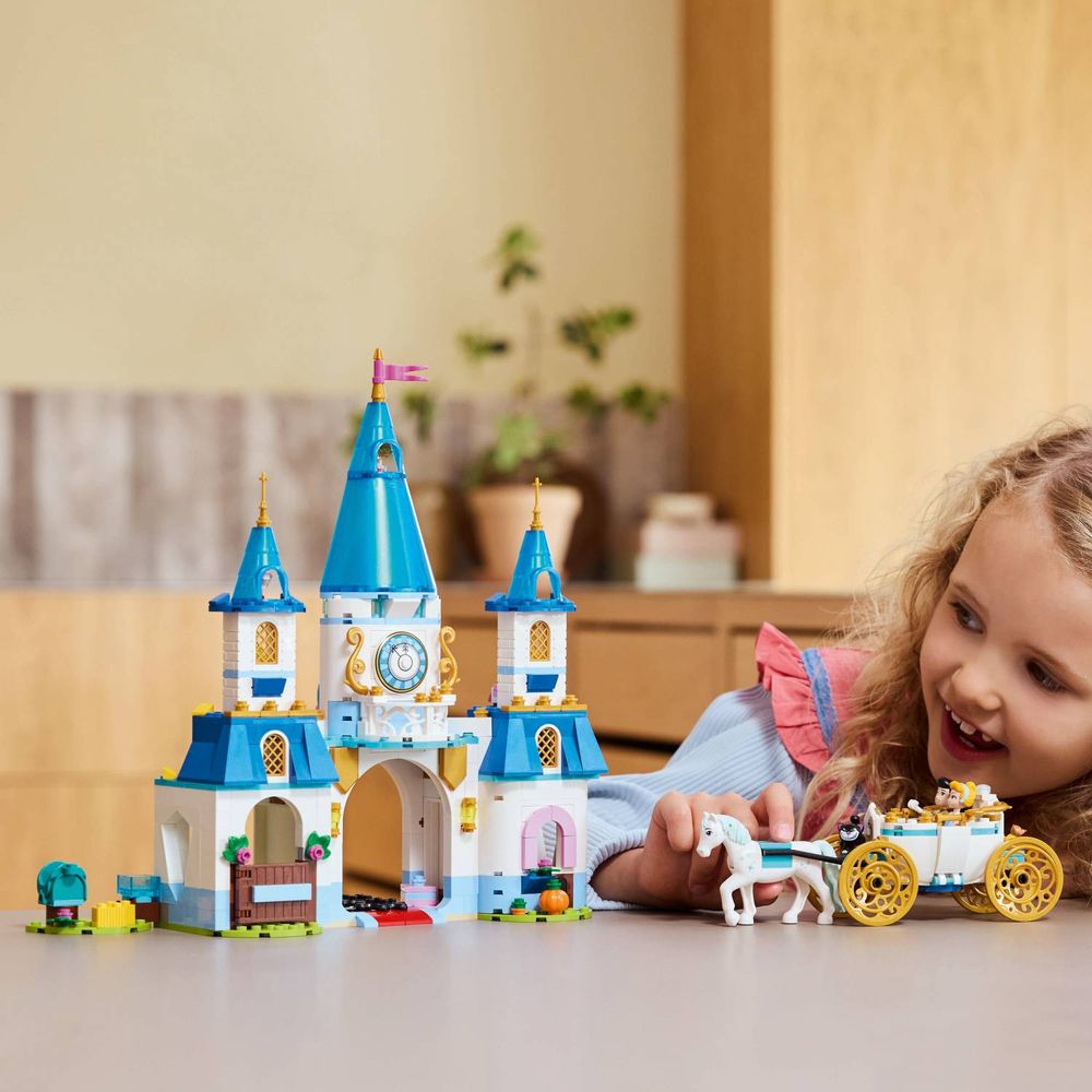 LEGO 43275 Pepeljugin dvorac i kočija sa konjem slika 11