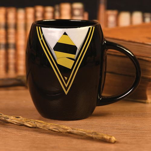 PYRAMID HARRY POTTER (HUFFLEPUFF) OVAL MUG slika 3