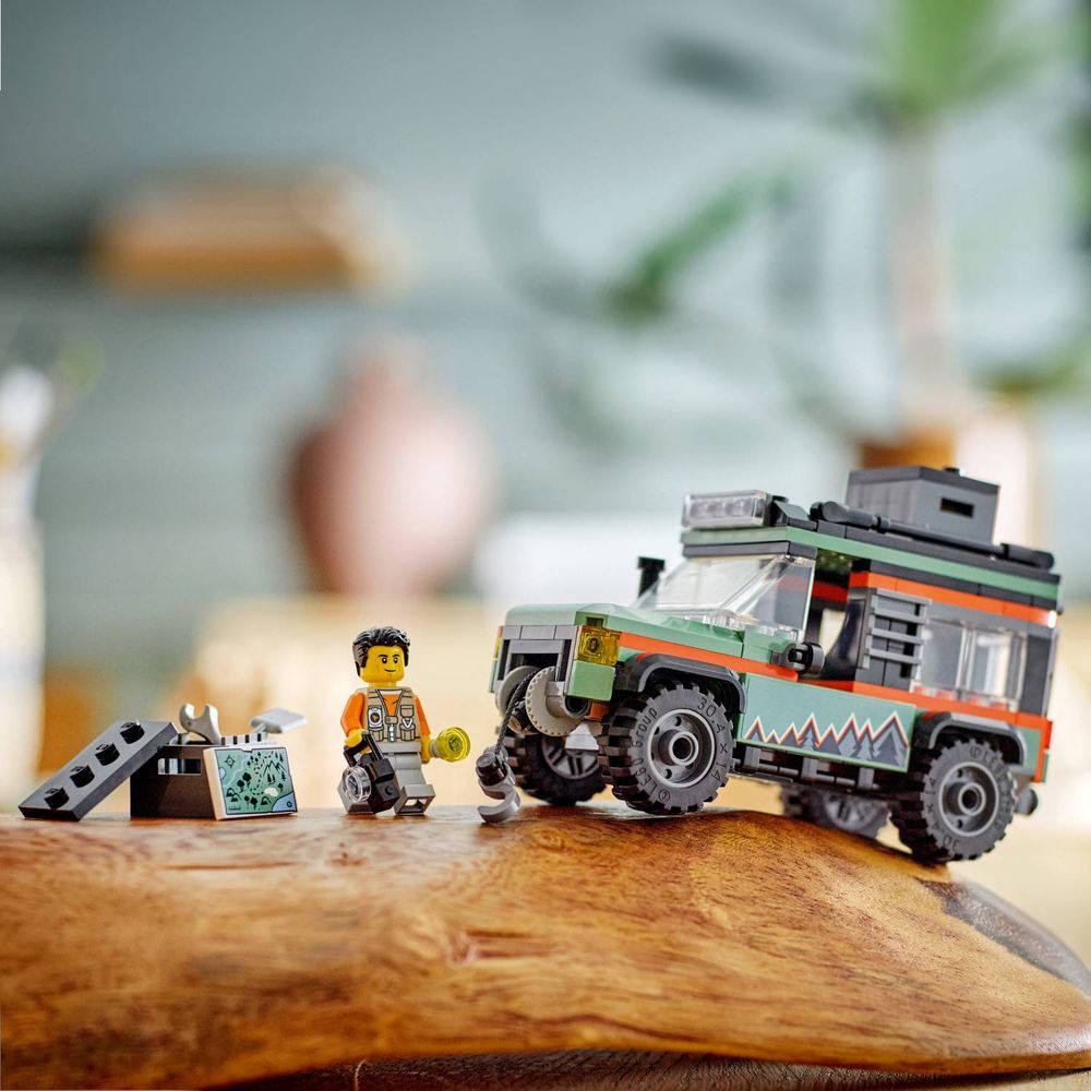 LEGO 60447 Terenski kamionet 4x4 slika 10
