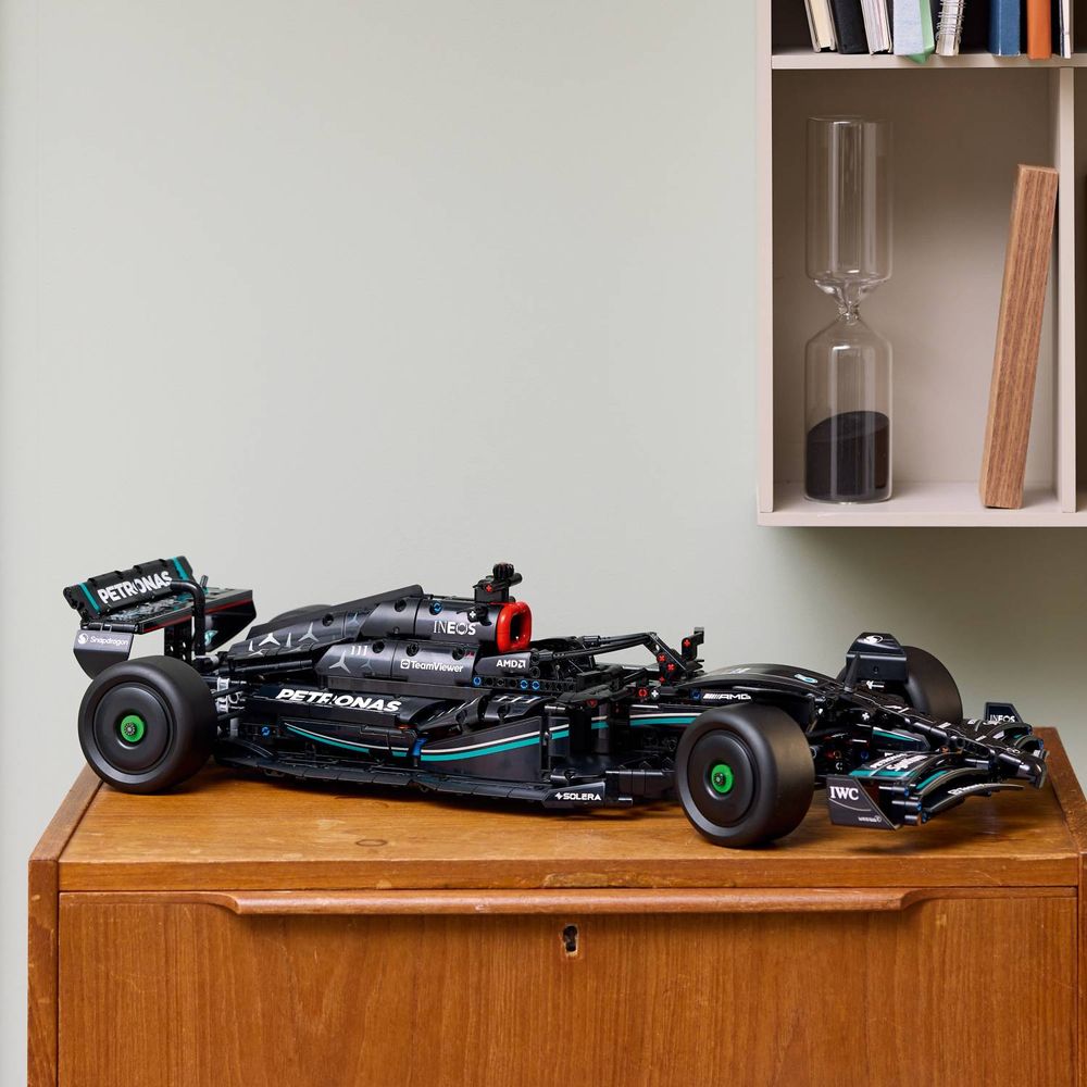LEGO 42171 Mercedes AMG F1 W14 E Performance slika 11
