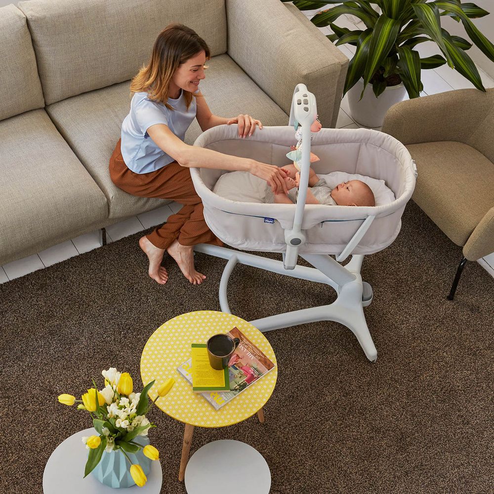 Chicco Baby Hug 4U1 Kolijevka, Ležaljka, Stolica za hranjenje i Prva stolica, Glacial slika 11