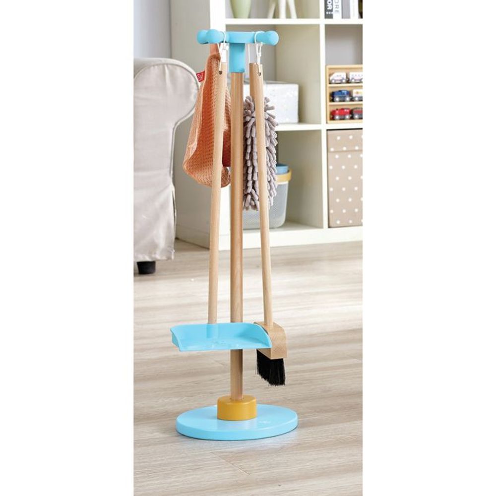 Hape Drveni dječiji set za čišćenje Clean Up Broom Set slika 2