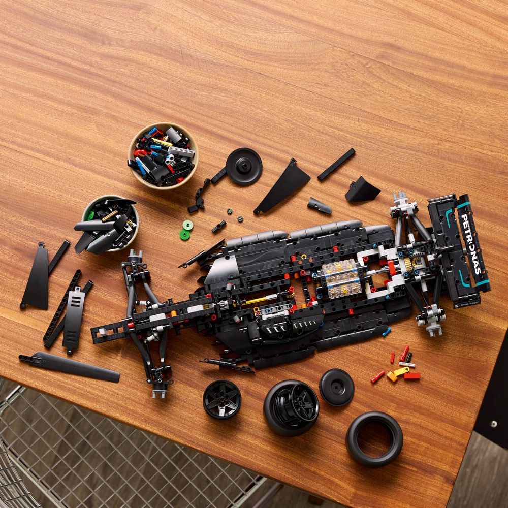 LEGO 42171 Mercedes AMG F1 W14 E Performance slika 9