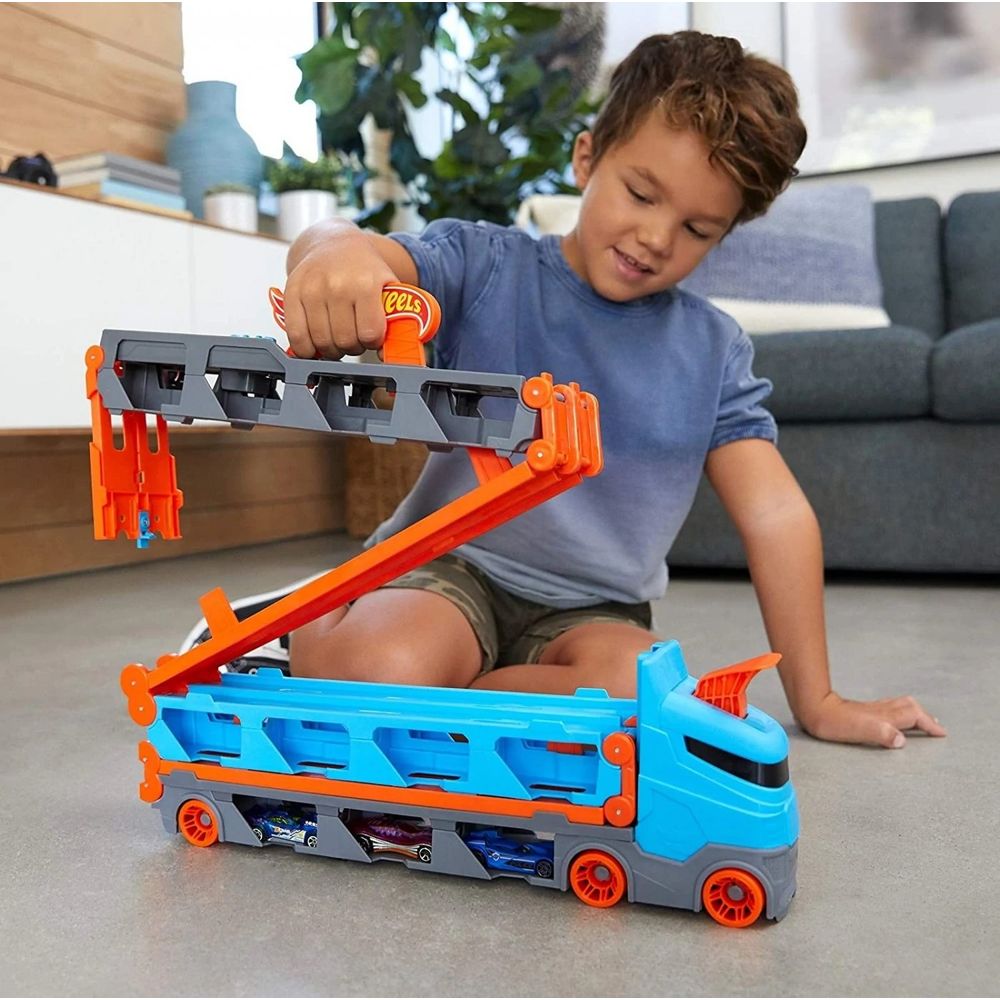 Hot Wheels City Speedway Hauler - Kamion staza sa tri autića slika 7