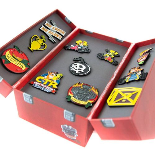 MERCHANDISE CRASH TEAM RACING TOOLBOX PIN BADGE SET slika 2