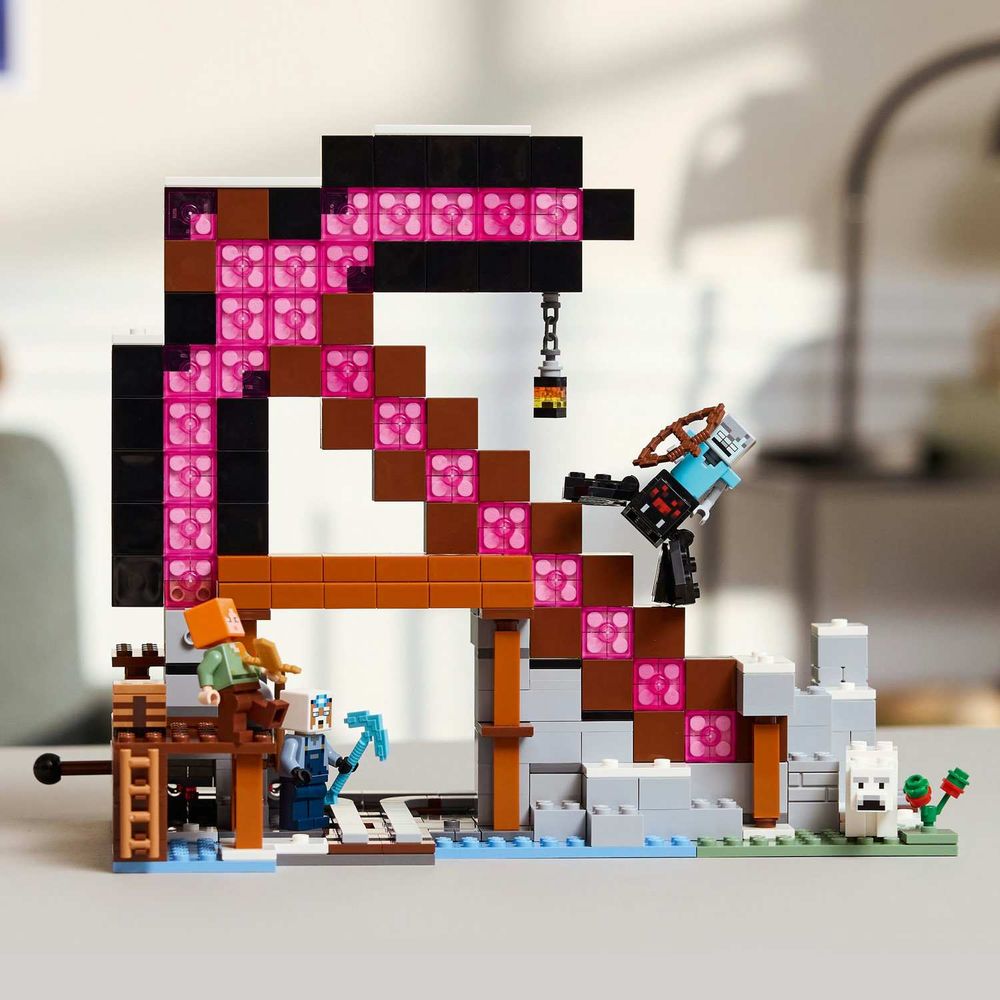 LEGO 21277 The Pickaxe Mine slika 7