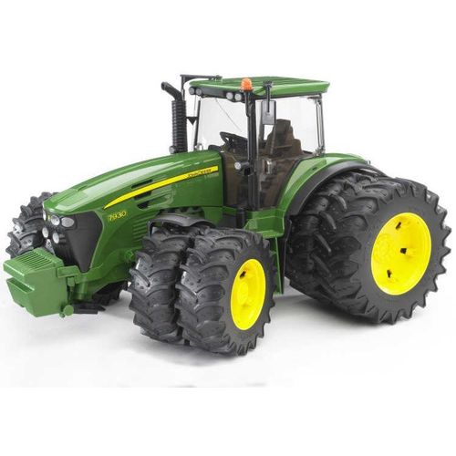 Bruder traktor John Deere 7930 sa duplim kotačima - 03052 slika 1